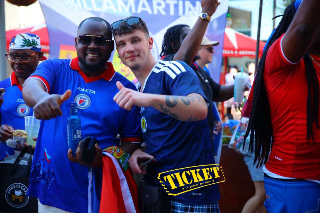 Haïtiens et Écossais enflamment les abords du stade (4)